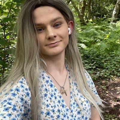 Click to view full size Tasty UK midlands sissy, Megan