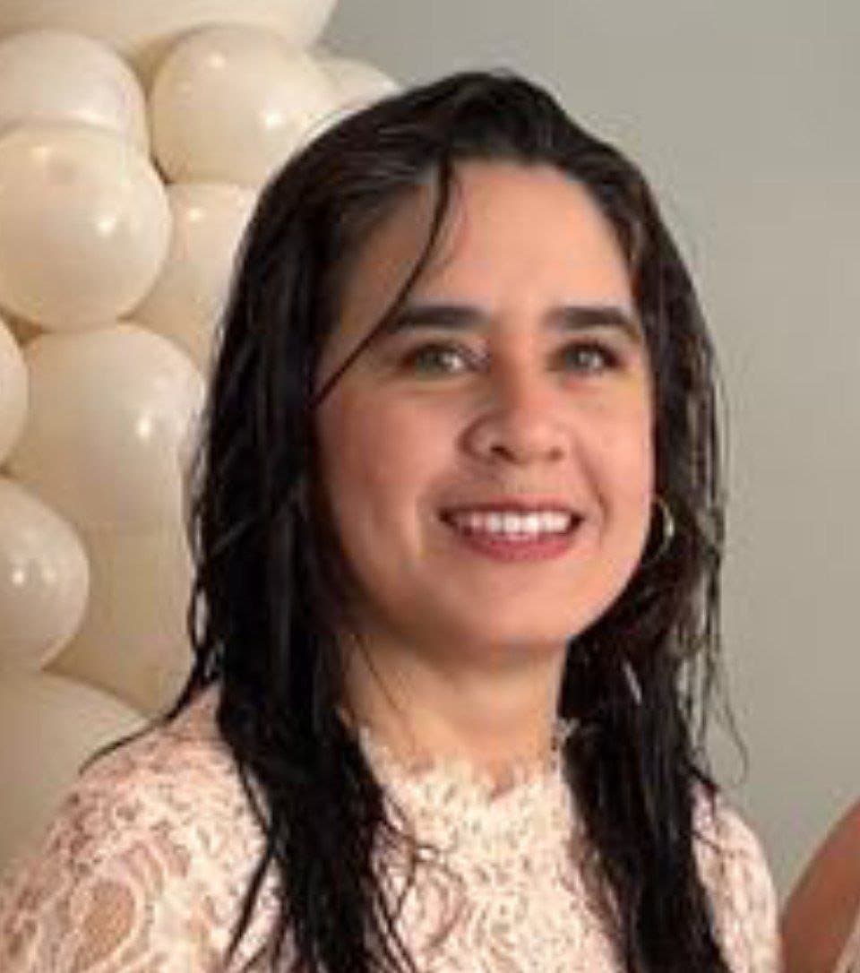 Click to view full size Carolina, milf infiel que cuernea al marido por pito chico