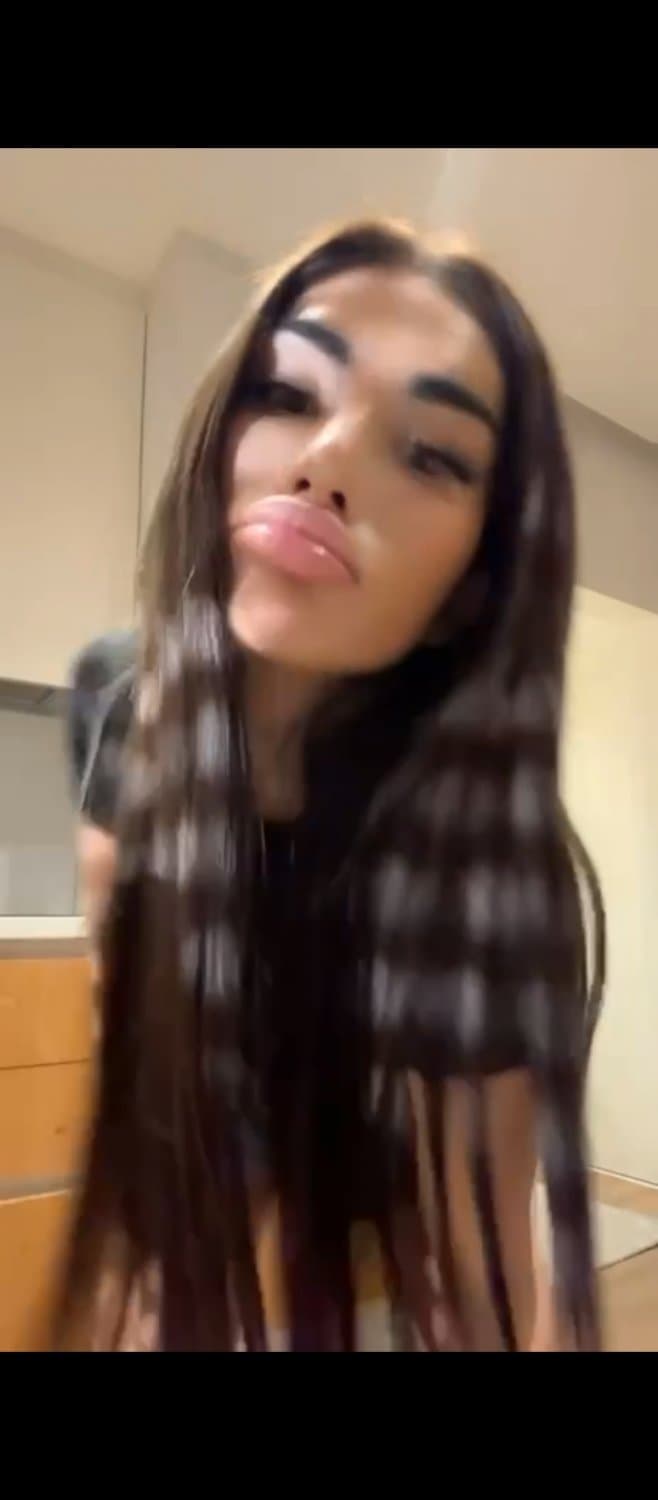 Click to view full size oh mami Bia esta muy porno y tiene un cuerpazo divino?????????