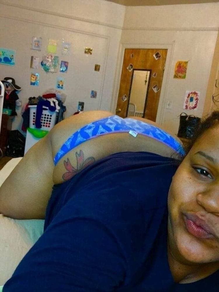 Click to view full size Clapping Them Cheeks