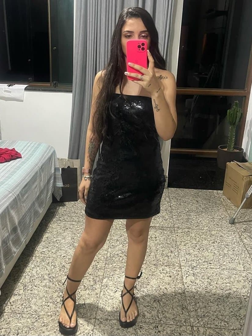 Click to view full size Mineira dos pezinhos lindos