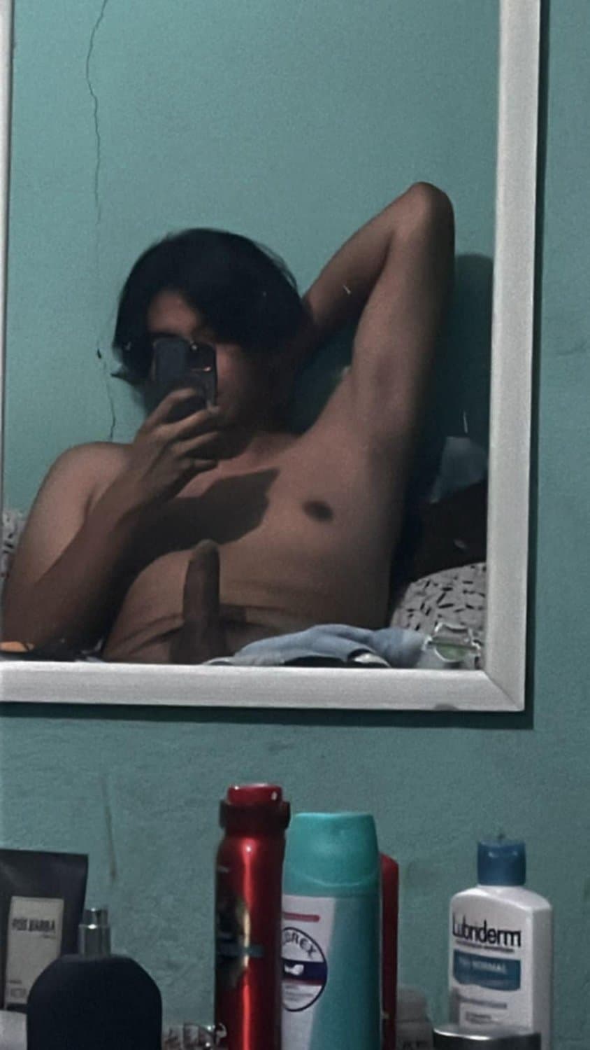 Click to view full size Chico se masturba