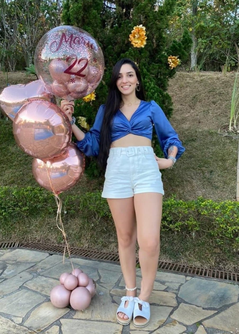 Click to view full size Mineira dos pezinhos lindos