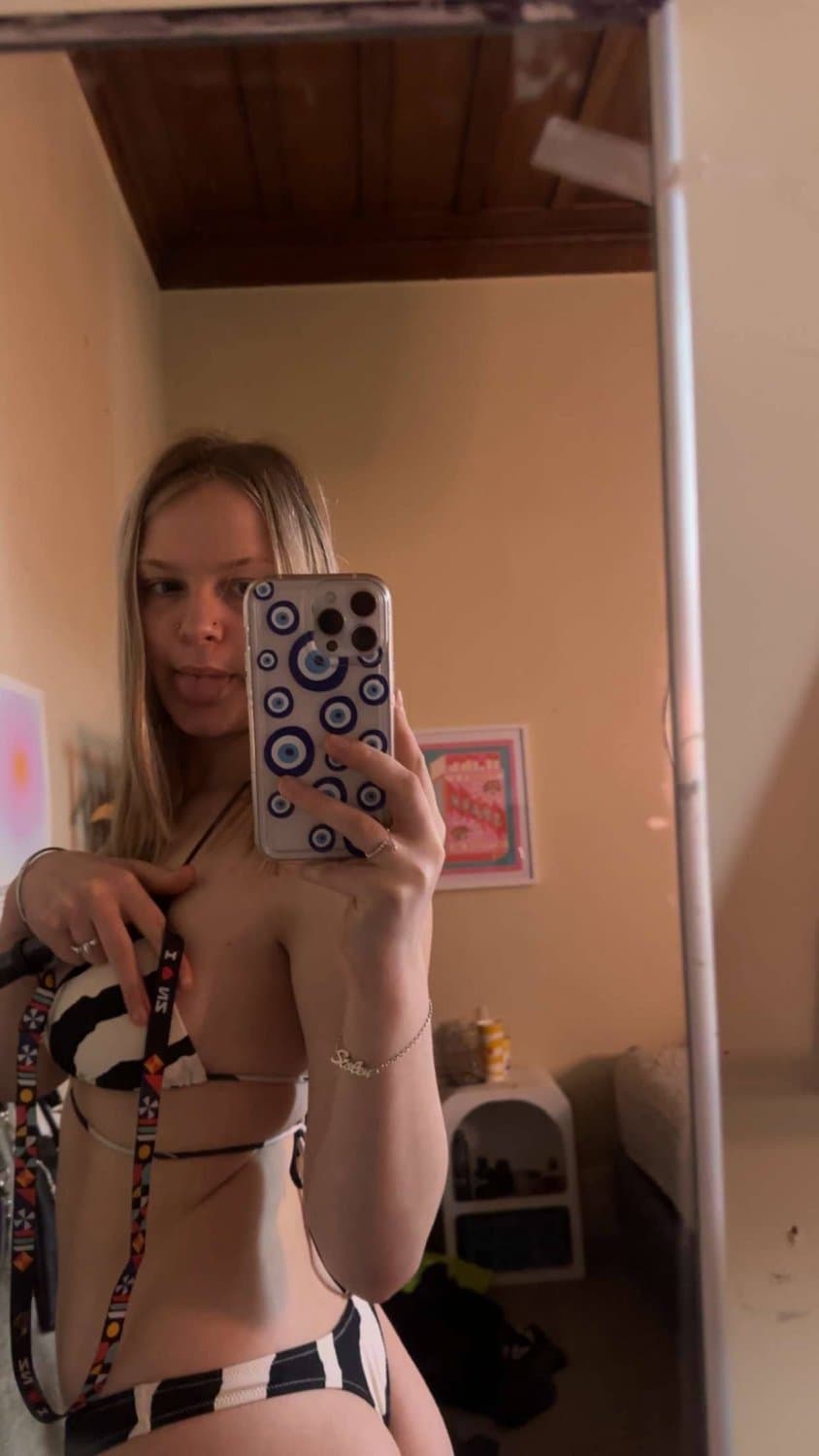 Click to view full size New Zealand slut Anna